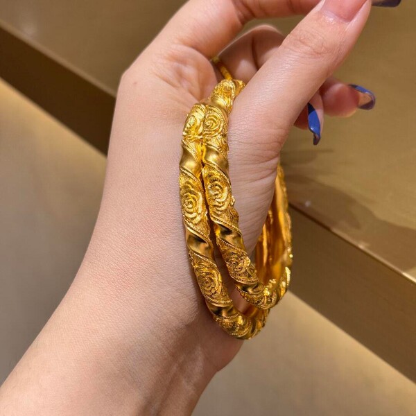 Golden women's bracelet