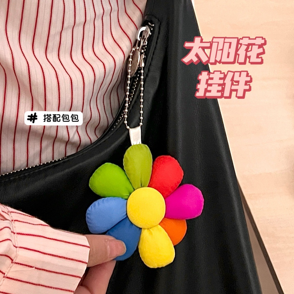 Colgante de flores de sol colorido mochila de chicas llaver decoración colgante adorable flor colgante al por mayor