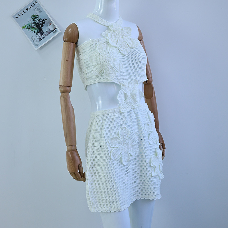 Gestricktes Damen Strandkleid Mit Neckholder Und Blumenmuster_voghion.com