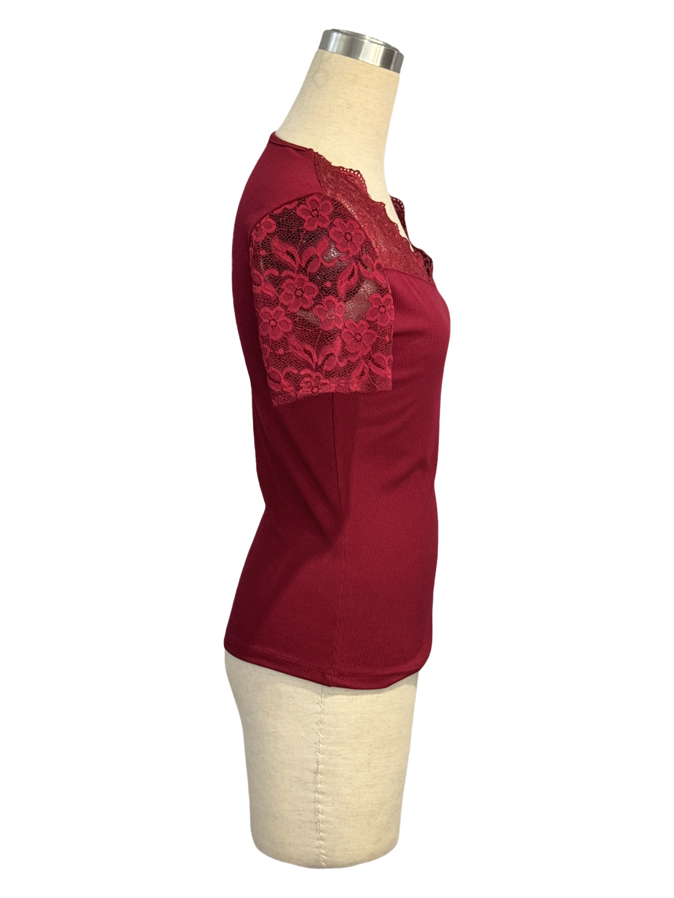 Elegante t-shirt da donna a maniche corte con dettagli in pizzo_voghion.com