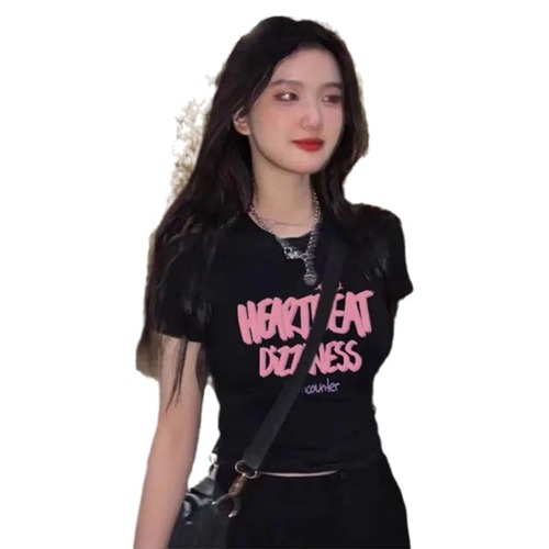 Women's Black Short-Sleeve T-Shirt, Short Length, Square Shoulders, Summer Top, Sweet and Spicy Style, American Fit, Revealing Navel, Unique and Student-Friendly