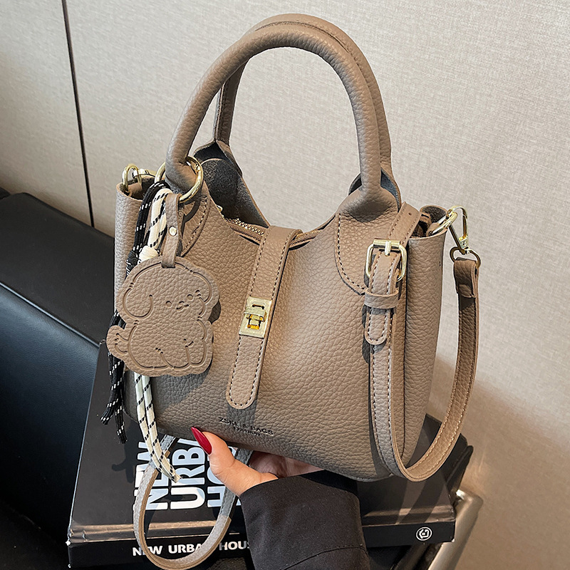 Cross-Border New Vintage Handbag 2026 New Bucket Bag Large Capacity Niche Shoulder Bag Women's Crossbody Bag Trendy Cross-Border New Vintage Handbag 2026 New Bucket Bag Large Capacity Niche Shoulder Bag Women's Crossbody Bag Trendy