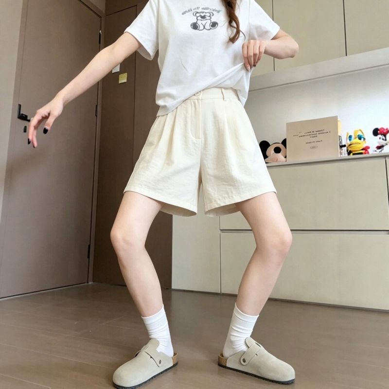 White fluffy suit shorts for women, summer wear, loose fit, slimming, high-waisted, wide-leg, straight-cut, casual ice silk knee-length shorts White fluffy suit shorts for women, summer wear, loose fit, slimming, high-waisted, wide-leg, straight-cut, casual ice silk knee-length shorts