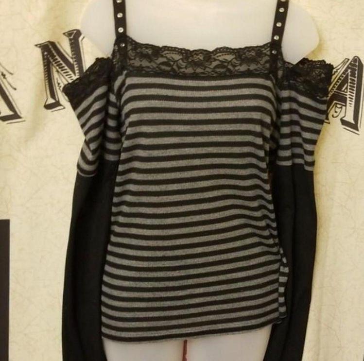 Rivet Lace Off-Shoulder Striped Top with Niche Design, Dark Sweet Cool Style, Unique Style Highlights