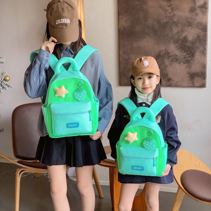Cute jardín de infantes mochila infantil cariñosa pequeña mochila de fresas para niños y niñas nueva mochila infantil transfronteriza