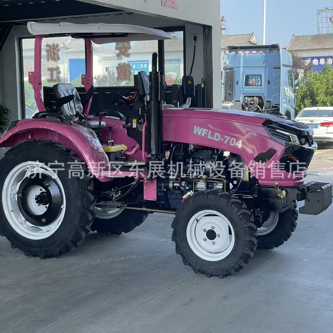 出口供应四轮拖拉机 70马力四驱拖拉机 旋耕犁地农用拖拉机