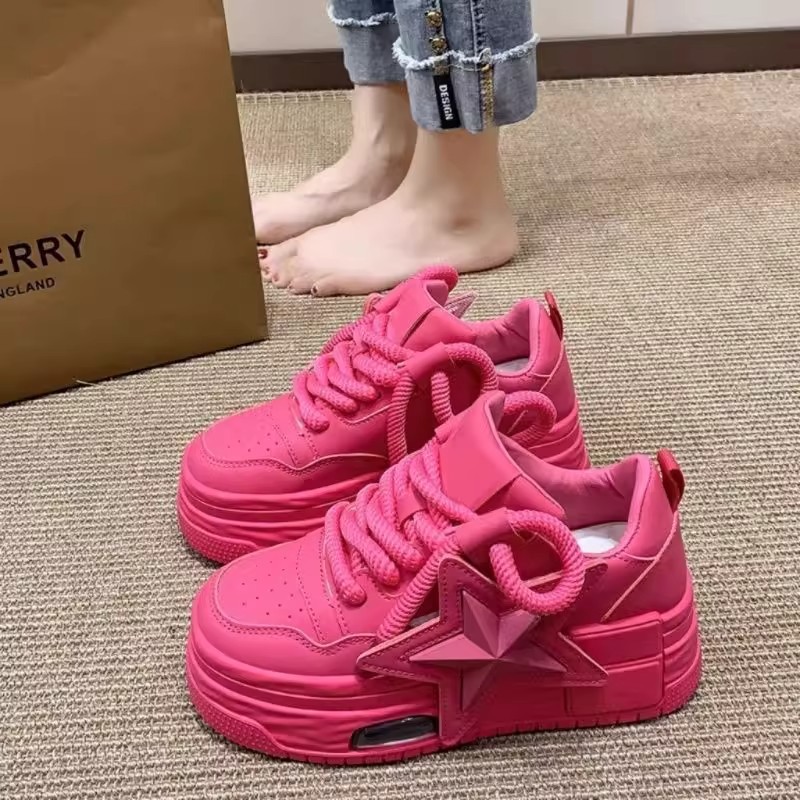 Zapatos de mujer de moda nacional alta 2025 nuevo otoño e invierno aumento de suela gruesa estilo explosivo casual todo fósforo deporte rosa rojo zapatillas de deporte mujeres