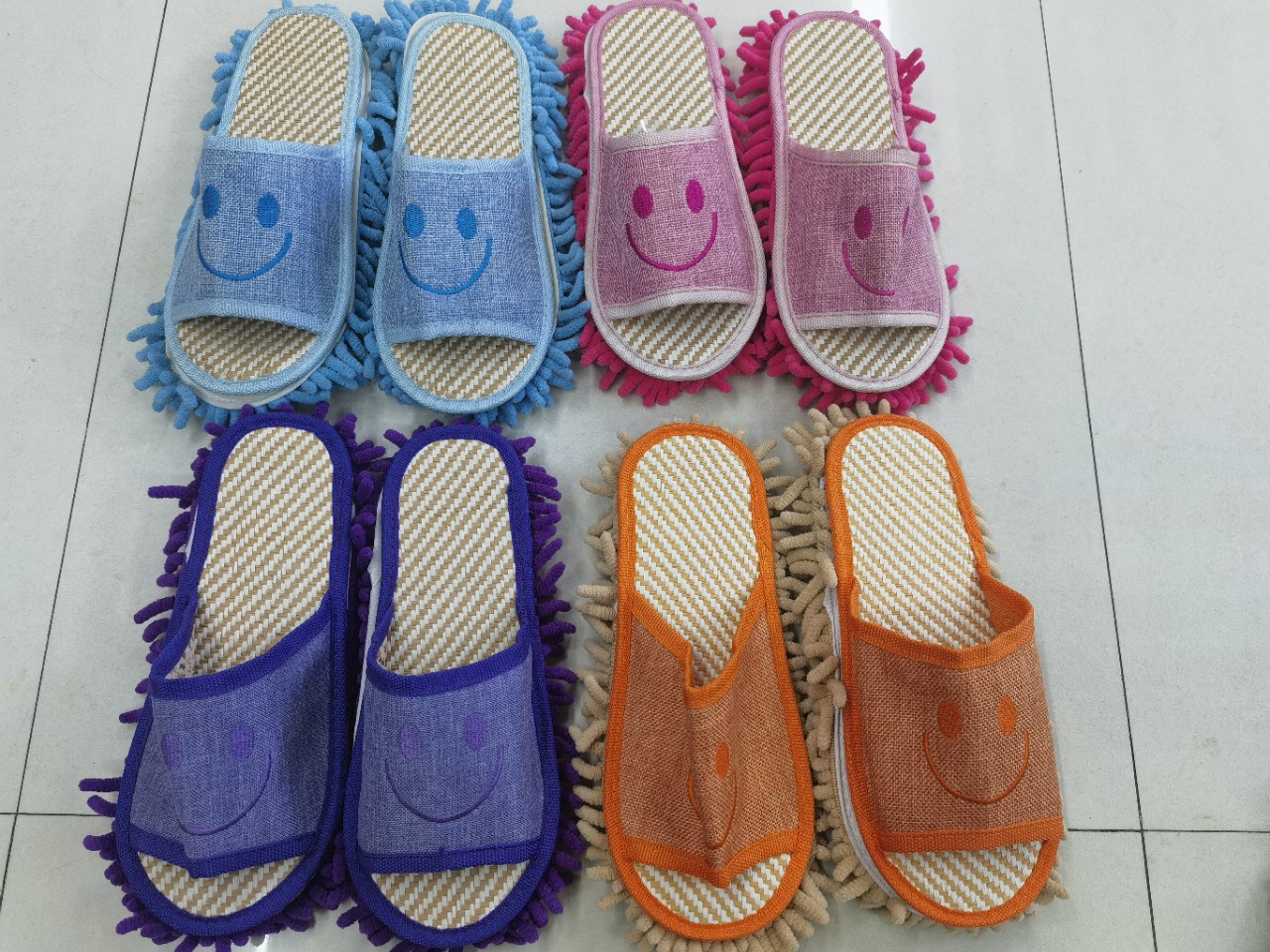 Smiling face linen straw floor slippers