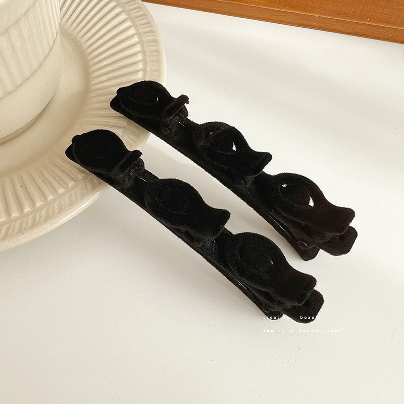 Niños de Año Nuevo acabado de cabello roto artefacto de otoño y invierno flocado rojo amor trenzado clip de cabello para mujeres flanqueado clip