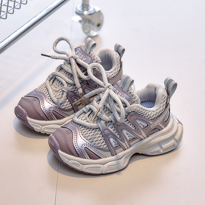 Modas coreanas de moda versátiles ventiladas zapatos deportivos de malla para niños otoño 2025 zapatos de papá para niños y niñas al por mayor