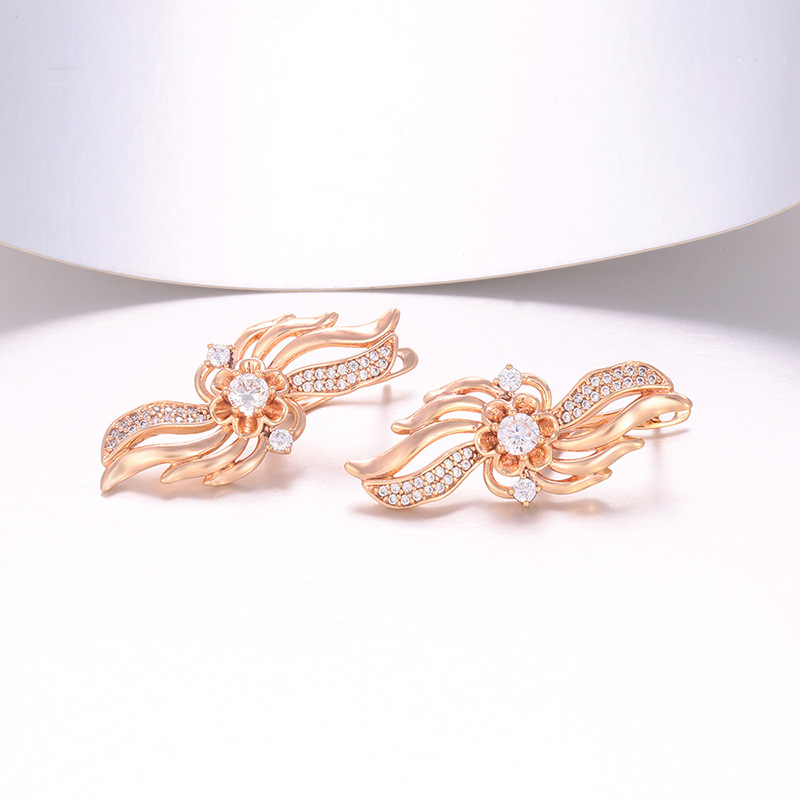 Aretes Huggie Retro de Flores 18K de Aleación de Cobre para Mujer image 4