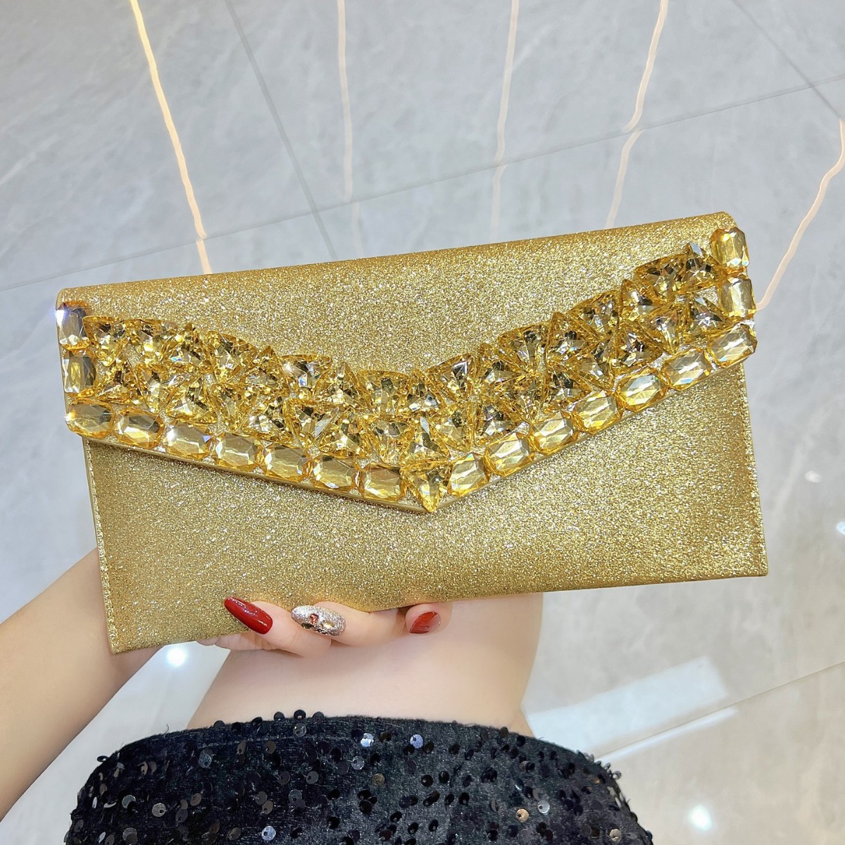 Luxury handbag Dinner bag Evening bag Shiny features Perfect for all occasions
