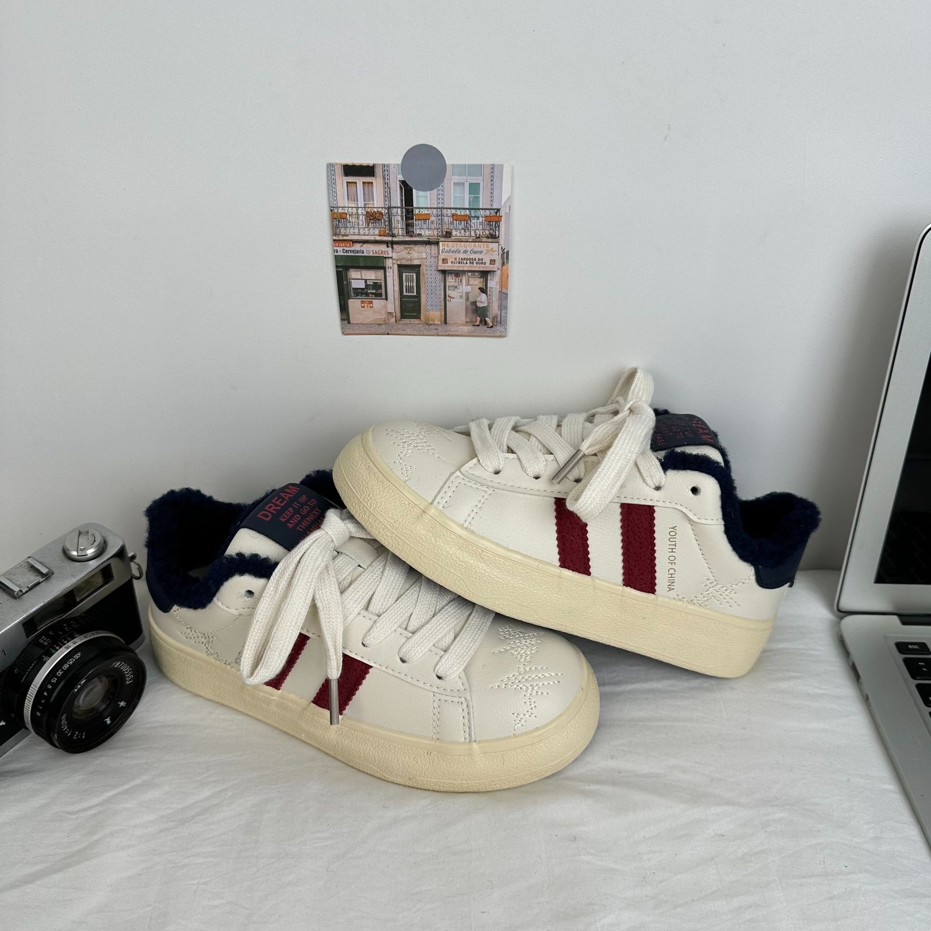 Onda lejana más zapatos de terciopelo zapatos casuales de mujer 2024 invierno nuevo estilo todo-fósforo ins nicho cálido ropa exterior zapatos de algodón cabello