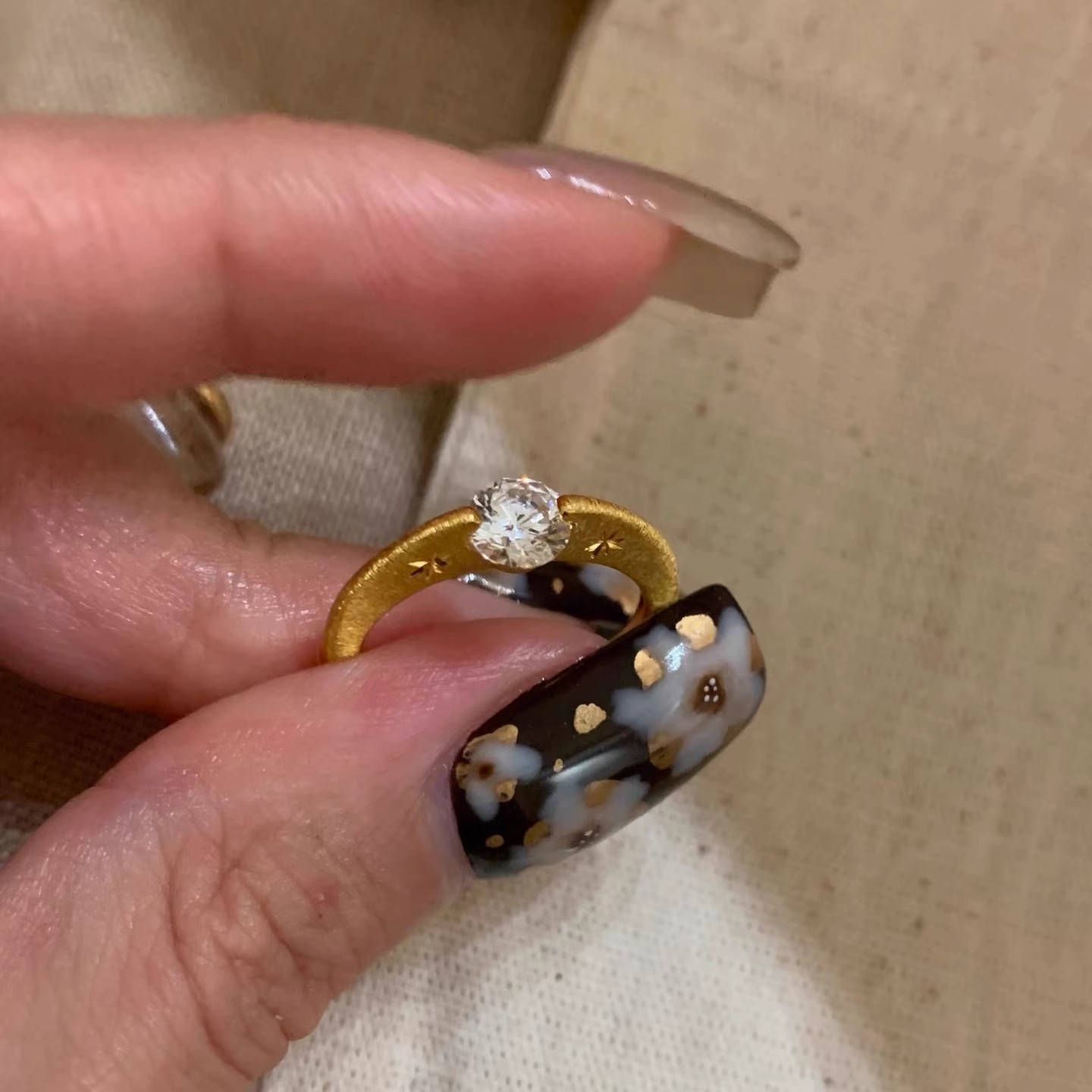 Sparkling Designer Ring For Women, Elegant And Comfortable Piece_voghion.com
