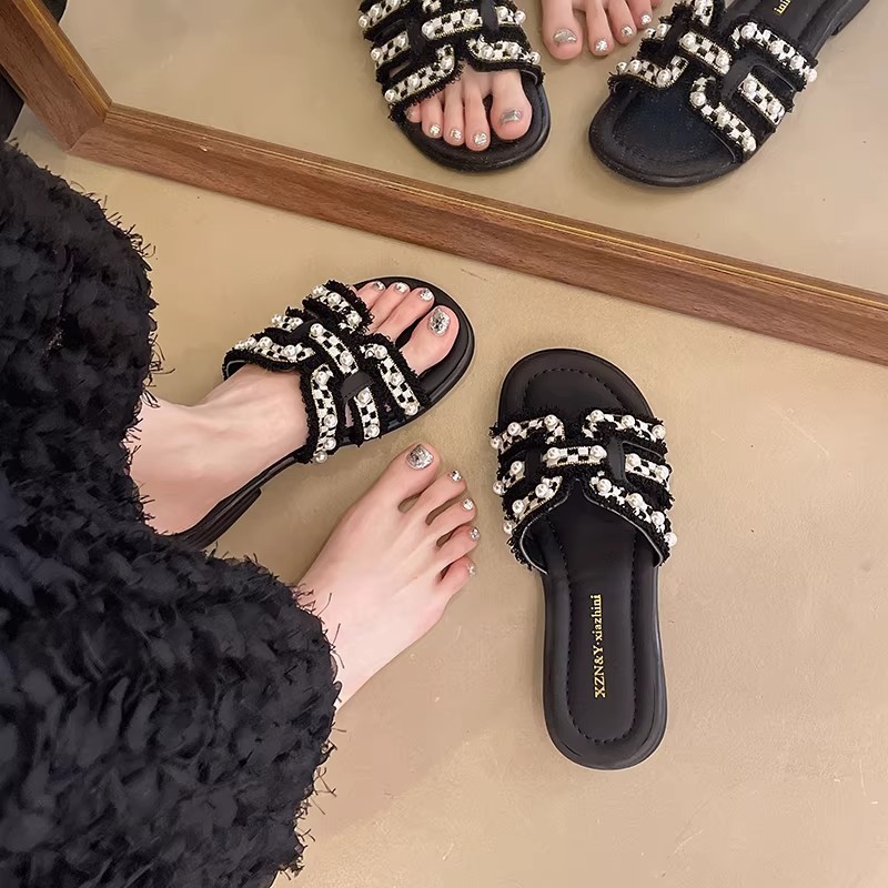 Explosión de verano nuevo arroz blanco pequeño viento perla fría zapatillas para mujeres que usan zapatillas casuales antideslizantes de fondo suave image 4