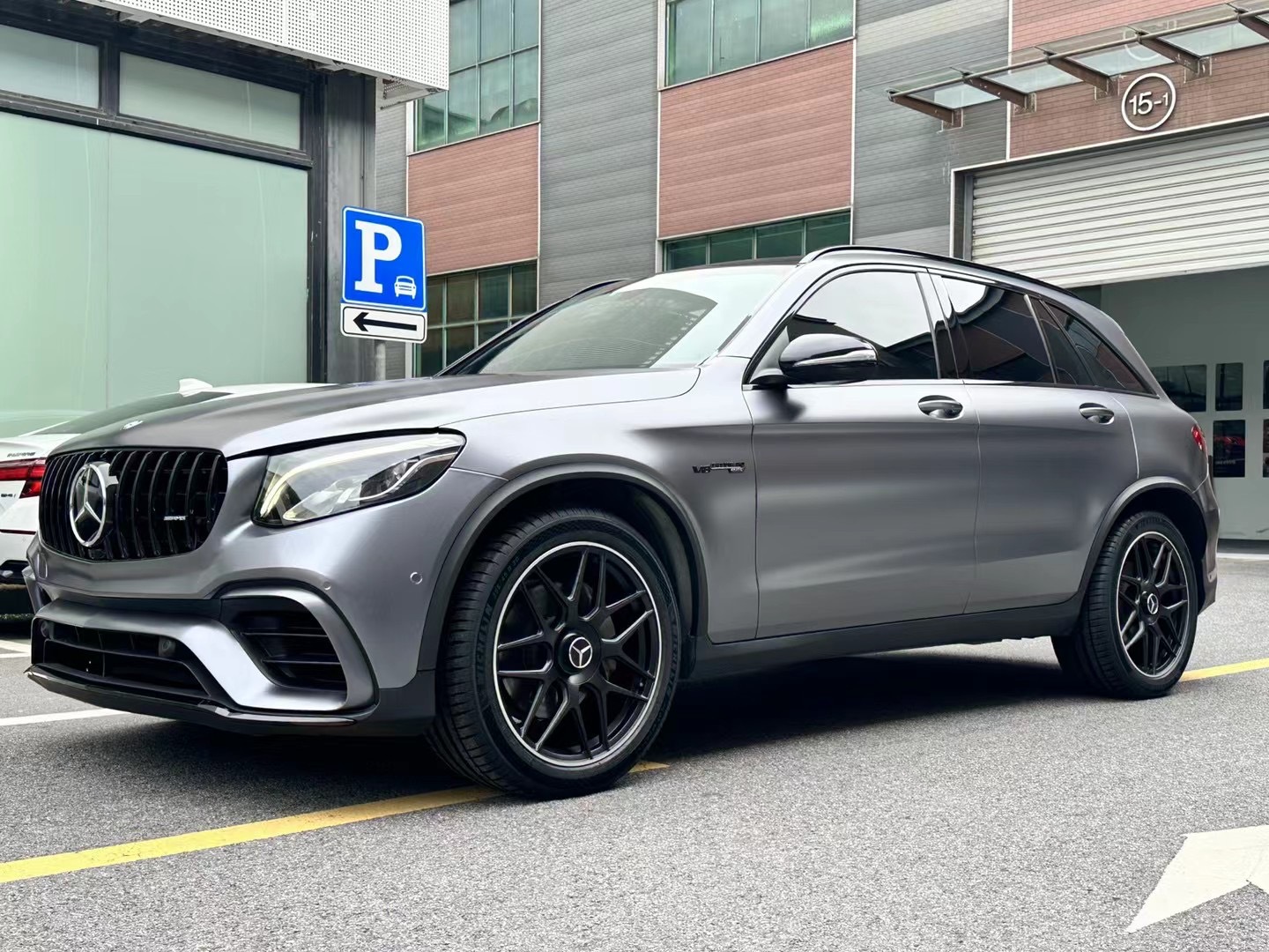 Suitable for 16-19 Mercedes-Benz Glcx253 Early Model Modified to Glc63S Amg Front and Rear Bumper Surround Rear Lip Tail Throat Grille