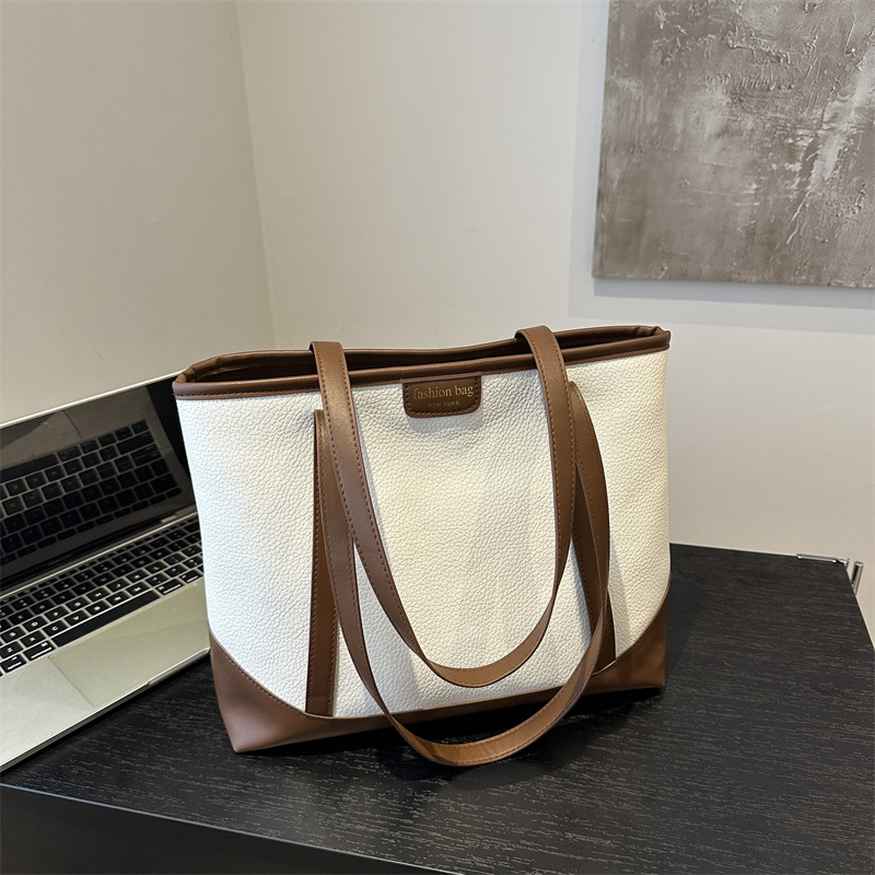 Otoño bolsa de gran capacidad de moda de textura simple de mujer de viaje bolsa de hombro bolsa de temperamento estética popular