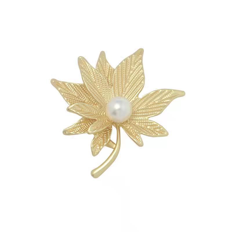 New Double Layer Maple Leaf Pearl Brooch Pins for Women's Fashion Simple Dress Corsage Pins Coat Shawl Accessories Brooches