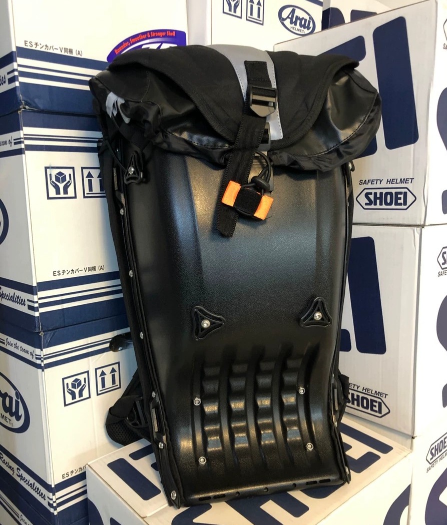 Casco de motocicleta, equipo de motocicleta para hombres, mochila de doble hombro impermeable, jinete de motocicleta, mochila de cáscara dura, Kai Wei Kang