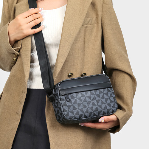 Cross-border men's bag, one-shoulder cross-body bag, 2025 new style, trendy texture, the treasure of the town store, printed small square bag, bags