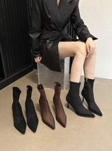 洋气高级感短靴女春秋单靴尖头瘦瘦靴子2023新款配裙子法式小踝靴