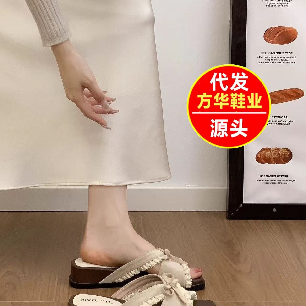 2026 primavera y verano nuevos productos estadounidenses cuadrados dedos elegante temperamento de alta sensación superficial boca cruzada zapatillas de arco image 1