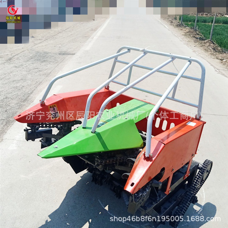 河北热销四轮拖拉机带玉米收获机割台玉米棒子收获扒皮机收割机