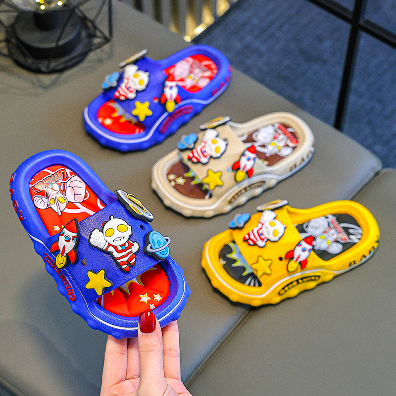 Zapatillas infantiles de verano Ultraman, niños antideslizantes, baño interior, niños mayores, anti-choque, sandalias de fondo suave para niños