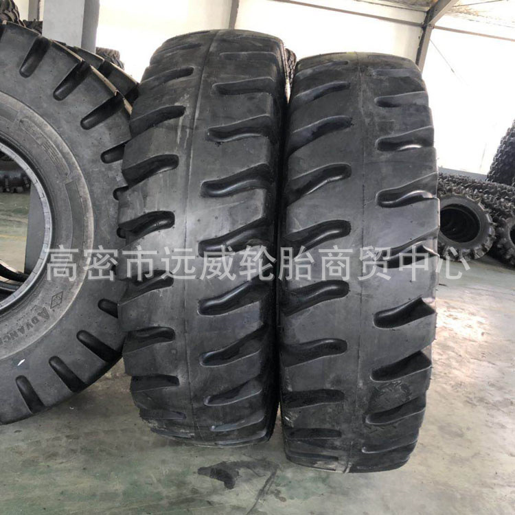 前进港口正面吊车起重机轮胎1800-25真空40层E-4J尼龙胎