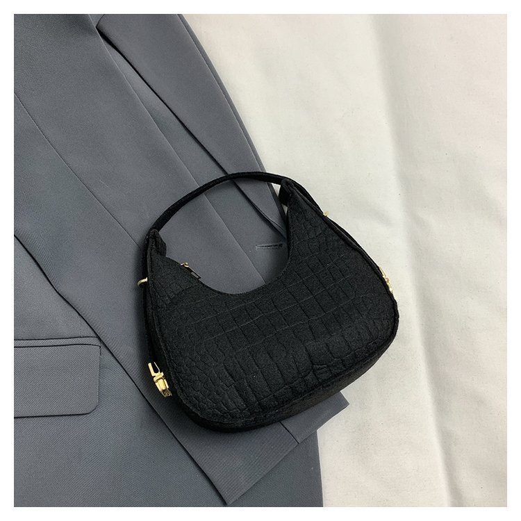 198g Weight Nylon Lining Material Sewing Thread Fashion Element Zipper Closure Type Single Shoulder Strap Strap Type Handbag Bags Type Holiday, Daily Occasion Polyester Material Solid Color Pattern All Seasons Season Women's Gender Classic Style, Streetwear Style Square Shape Medium Size Women's Medium Polyester Solid Color Classic Style Streetwear Sewing Thread Square Zipper Handbag 29