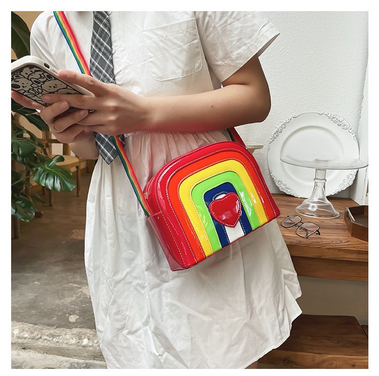 Wholesale Creative Hit Color Rainbow Heart Shape Messenger Bag Nihaojewelry display picture 10