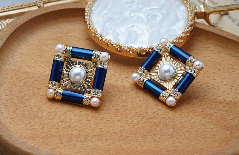 Retro Square Alloy Pearl Inlay Rhinestones Womenu0027S Ear Studs 1 Pair