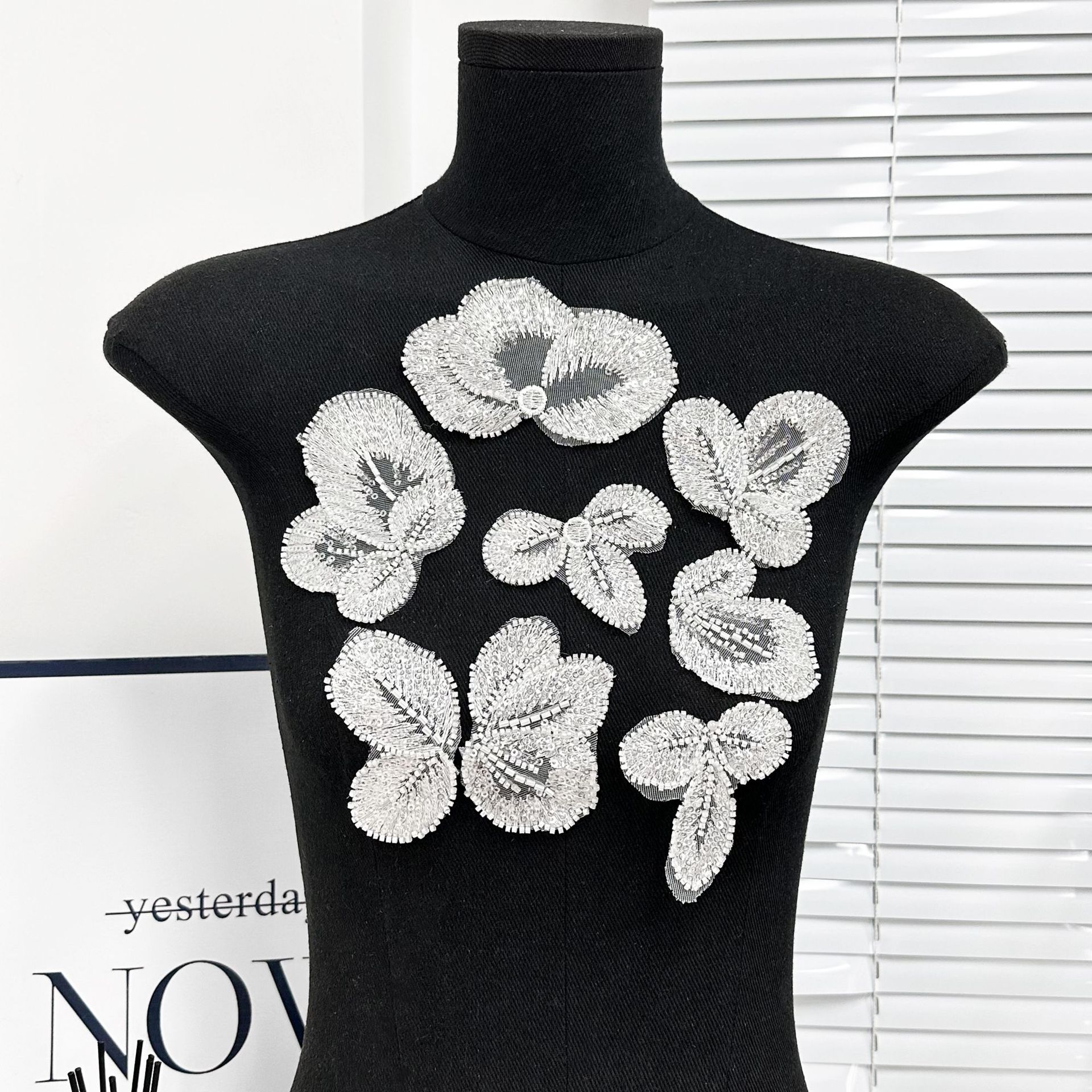 Pipe de perlas de color sólido sequinado conjunto de decoración otoño-invierno ropa de mujer camisa accesorios de ropa infantil fábrica al por mayor spot