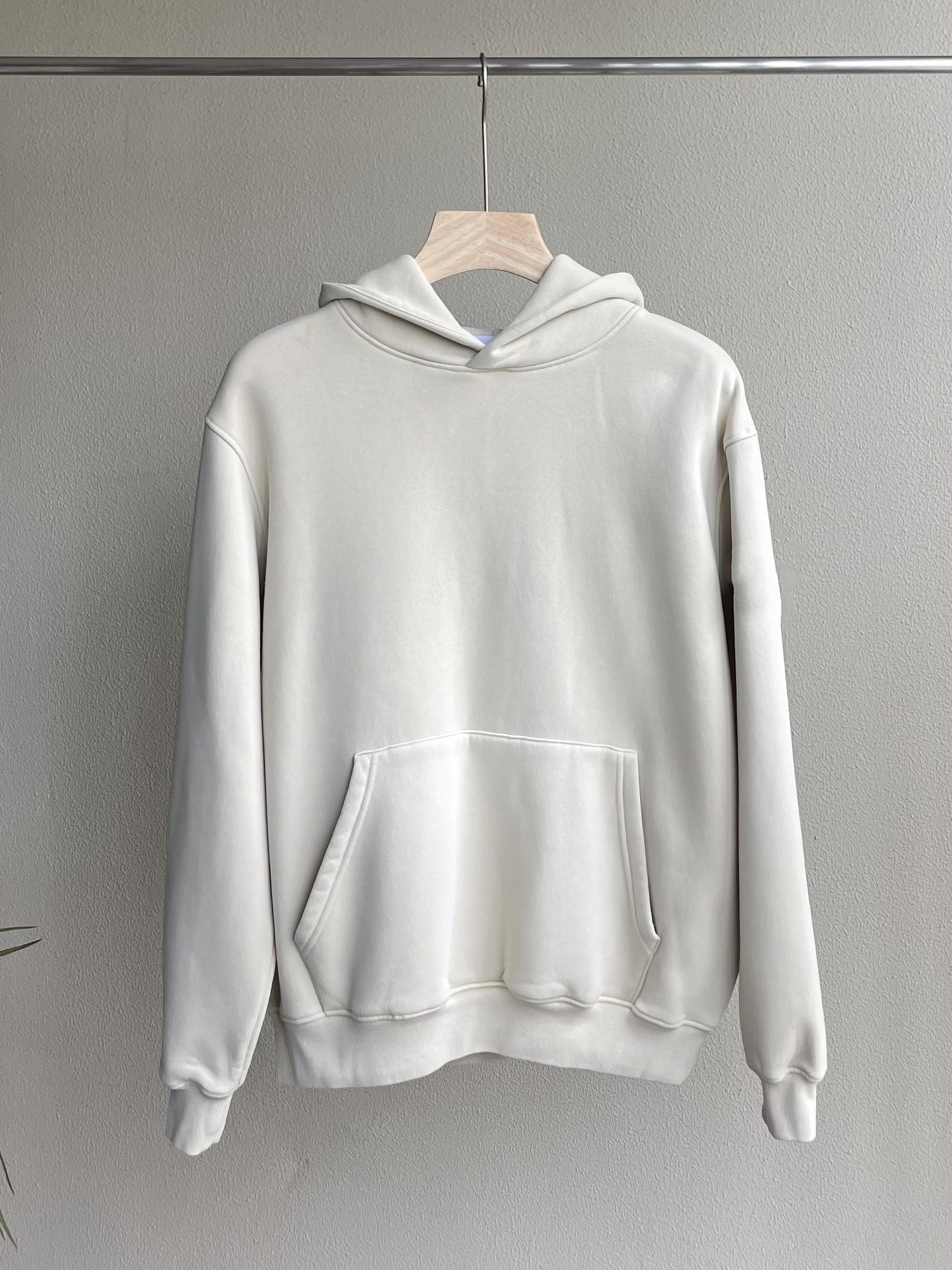 Suéter con capuchona de lana 23SS en otoño e invierno con camisa con capuchona