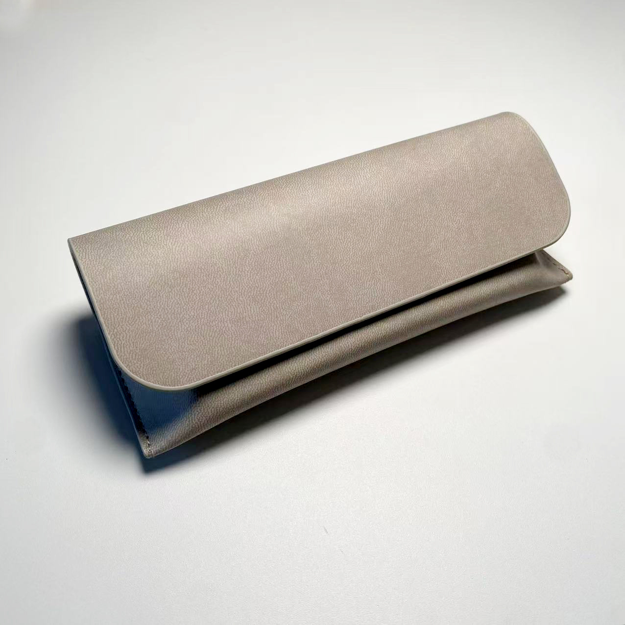 Caja de gafas de alta sensibilidad personalizada paquete de gafas corticales anti-compresión caja de gafas de sol portátil de absorción magnética caja de gafas de sol caja de almacenamiento