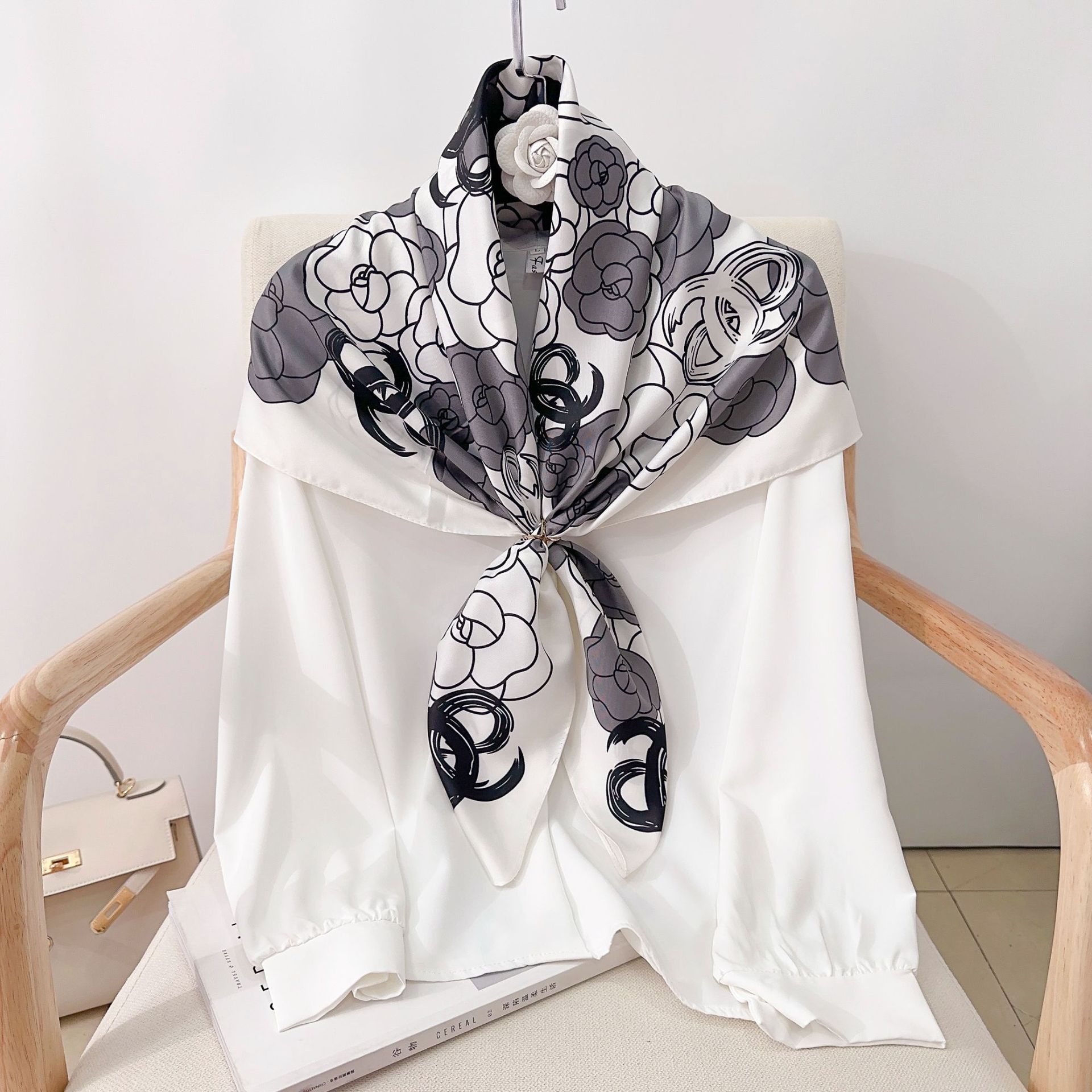 Xiaofengfeng Shan camellia impresa bufandas de seda 90cm seda de imitación twill bufandas de alto nivel de sensación de bufandas de hombro protector solar para mujeres