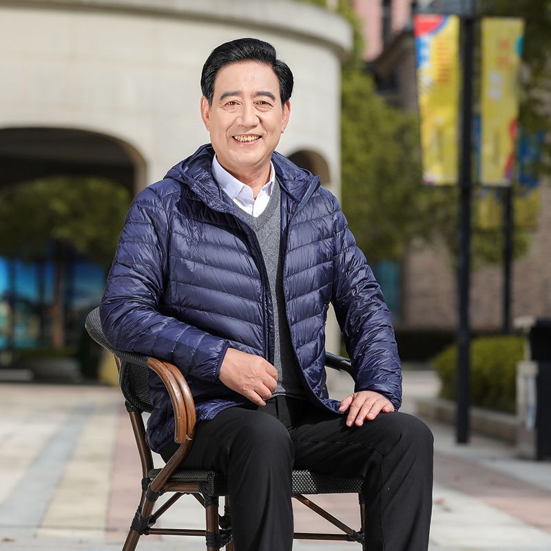 Transfronterizo Tik Tok nuevo chaqueta de plumón ligera hombre de mediana edad padre vestido de cuello corto chaqueta de invierno grande moda