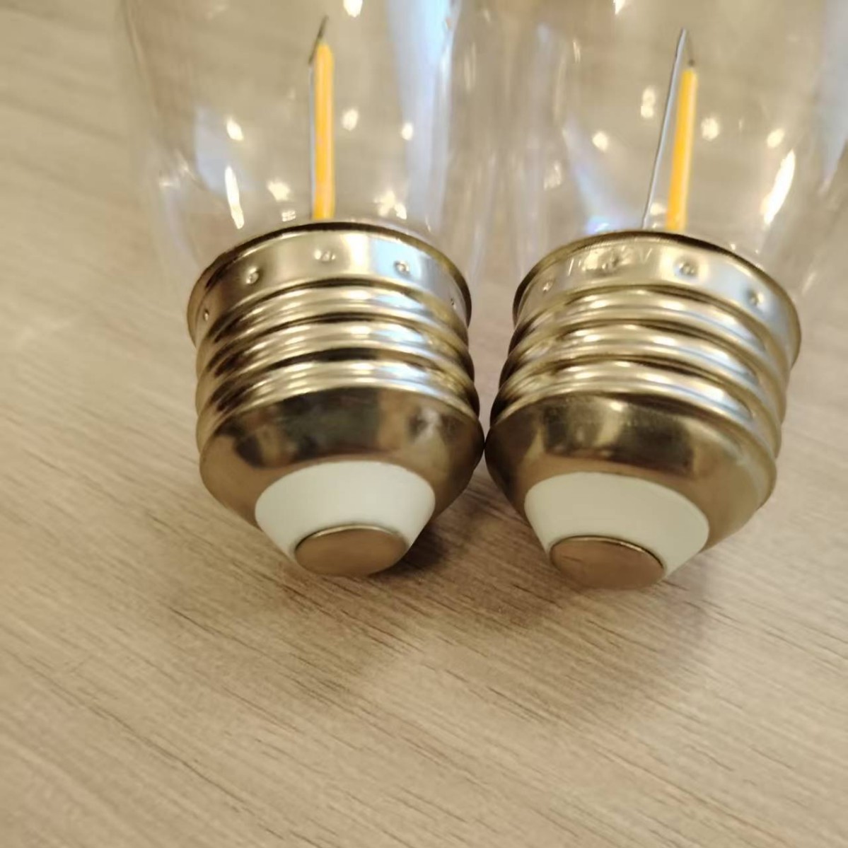 Foco LED Filamento Transparente de Silicona Impermeable IP44 para Patio y Jardín