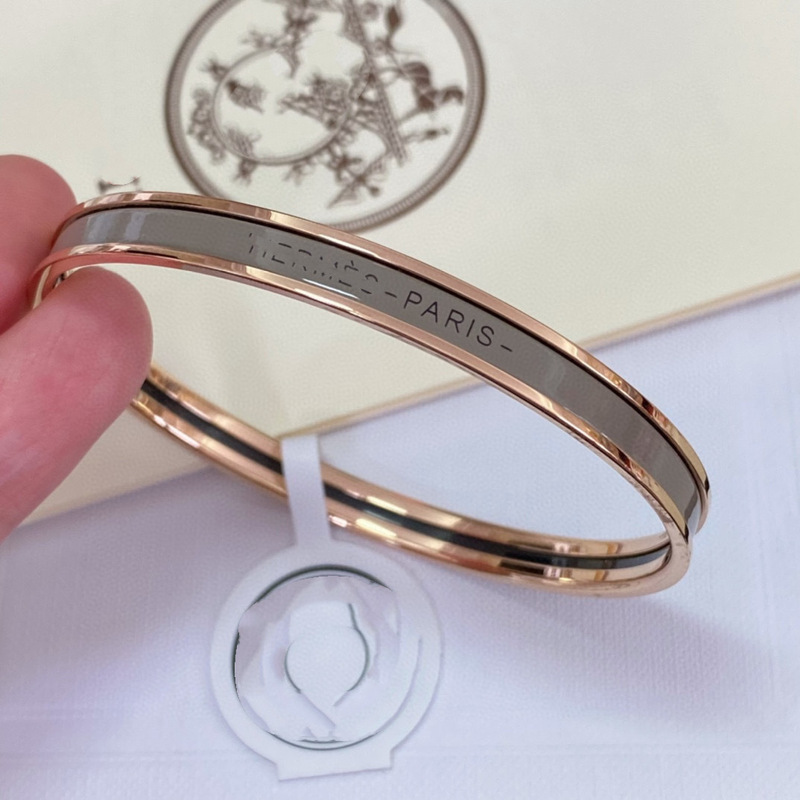 Aijia H 超狭版エナメルレターブレスレット女性用 18K ローズゴールドライト高級ハイエンドデザインクローズドカップルブレスレット|undefined