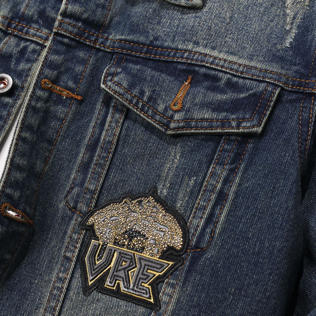 Lyxig denimjacka för män i biker-stil med trendig brodyr_voghion.com