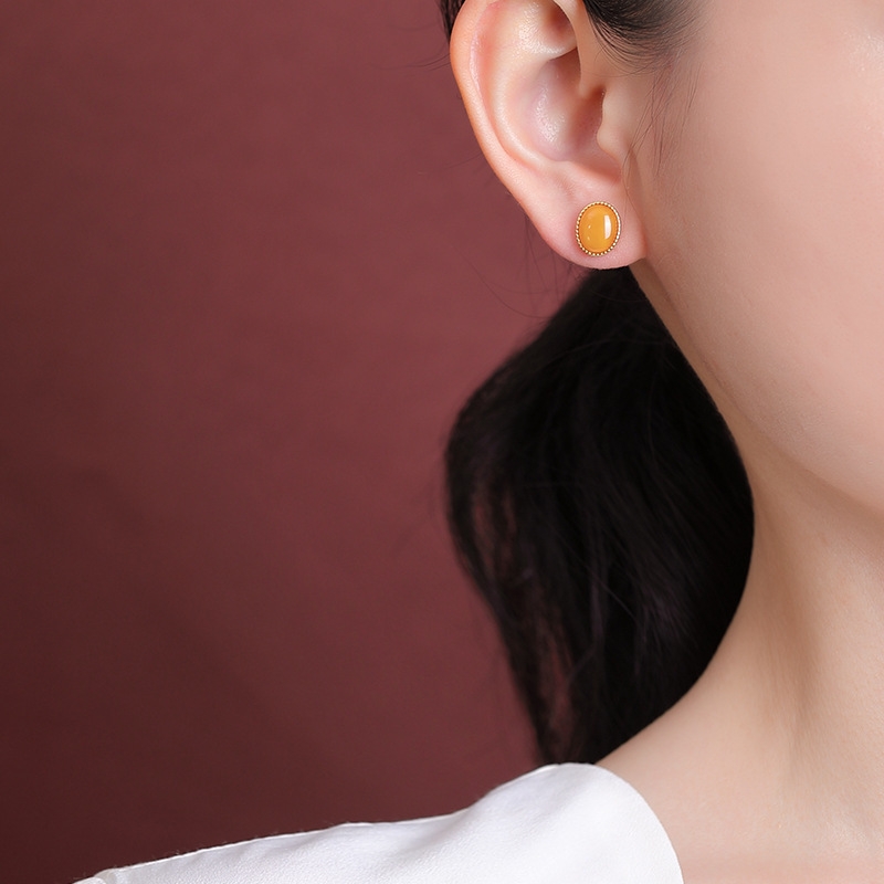 Bông tai bạc S925 mạ vàng sáp ong hình mặt trứng hoang dã, phong cách retro sang trọng — Một cặp