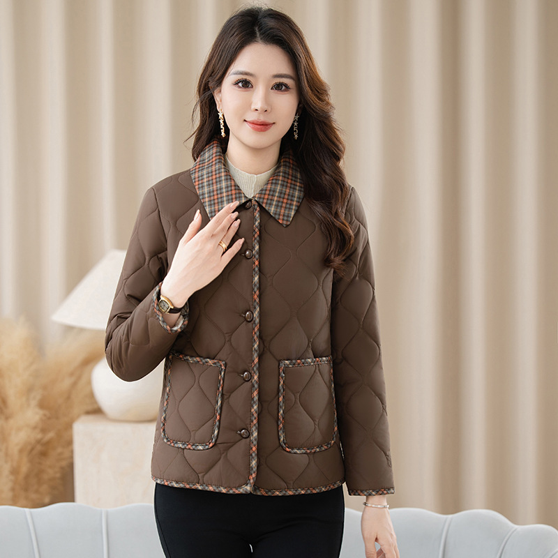 ropa de algodón ligera y delgada para mujeres 2025 invierno nueva chaqueta de algodón con solapa para madres suelta y corta chaqueta de algodón caliente image 7