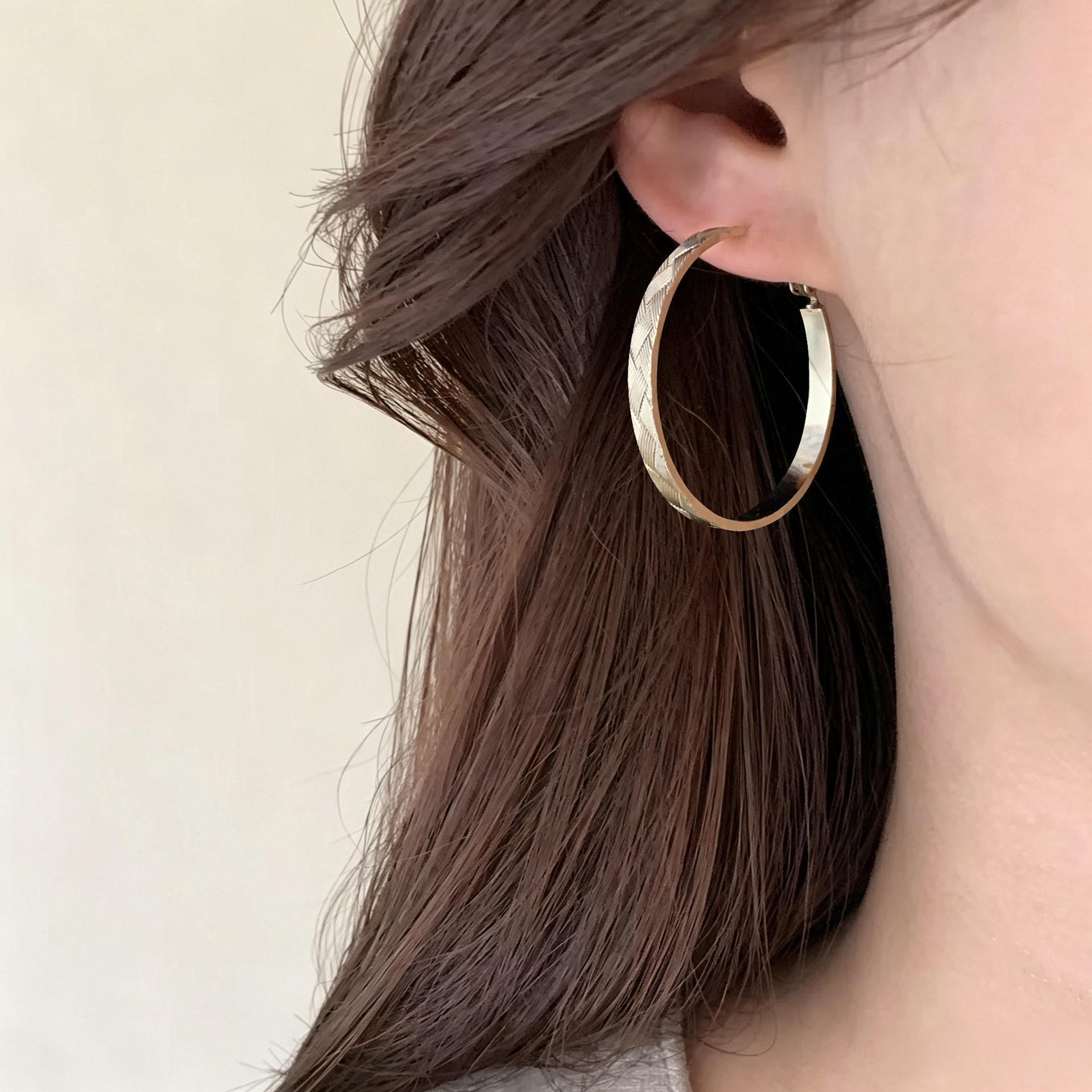 European and American Style Exaggerated Irregular Twisted Coffee Gold Large Hoop Earrings, Fashionable and Versatile Design, High-End Earrings for Women