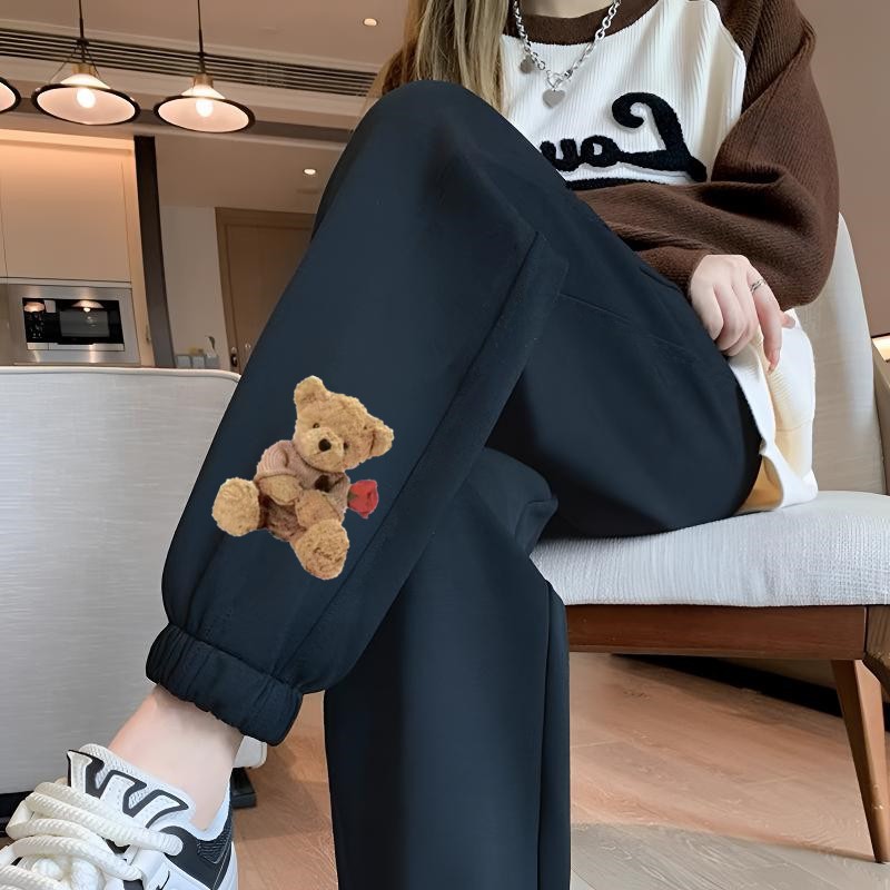 큰 불곰 레깅스가 달린 얇은 검은색 바지