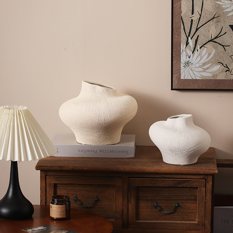 French White Ceramic Ornaments Brushed Mid-Century Style Vase Villa B&B Designer Creative Personalized Flower Vessel