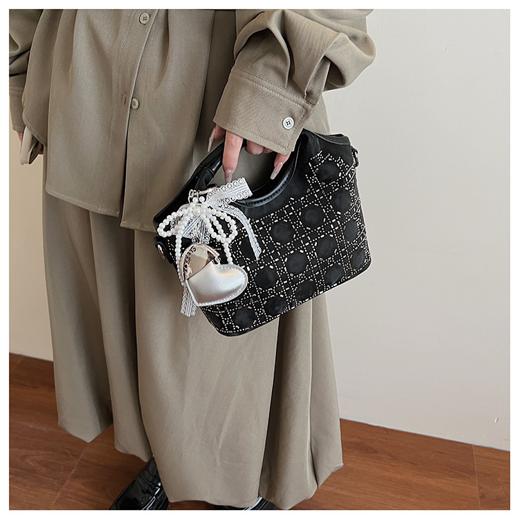 Summer fashion women's versatile hand-held niche crossbody design 2025 simple crossbody bucket bag, new Korean style for commuting undefined