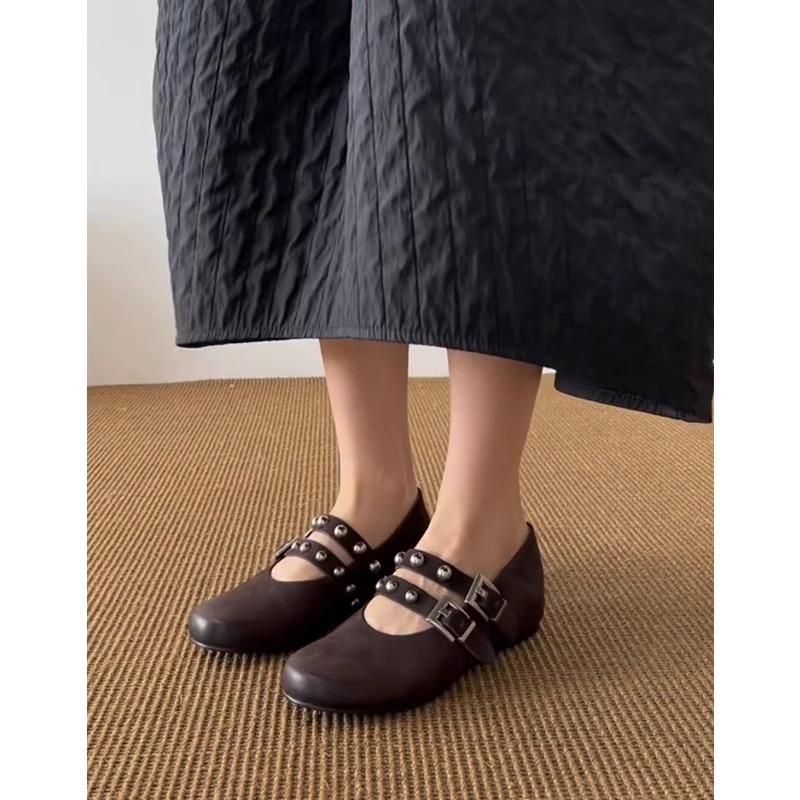 女性の身長を伸ばすためのレトロな多用途ダブルバックルストラップ付きシープスキンバージョンの浅い口のシングルシューズ、2025年の新しいフレンチラウンドトゥメリージェーンシューズ|undefined