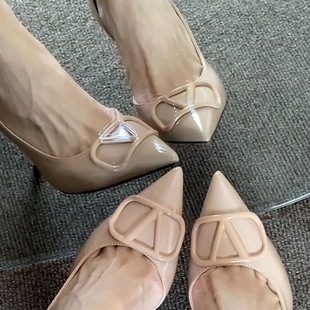 9265-Ak117 European and American Style Banquet Sexy Pointed Toe V-Shaped Buckle High Heels Stiletto Patent Leather Side Air Quality Women's Shoes