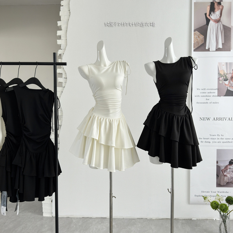 "Xinxing" Aerial Ballet Fluffy and Soft-Touch Deconstructed Design Black and White Asymmetrical Knit Dress "Xinxing" Aerial Ballet Fluffy and Soft-Touch Deconstructed Design Black and White Asymmetrical Knit Dress