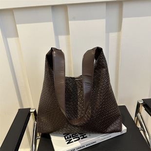 Retro capacious shoulder bag, universal one-shoulder bag, western style